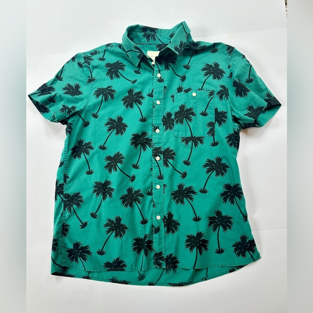Men’s J. Crew Short Sleeved Shirt
Size Large​​